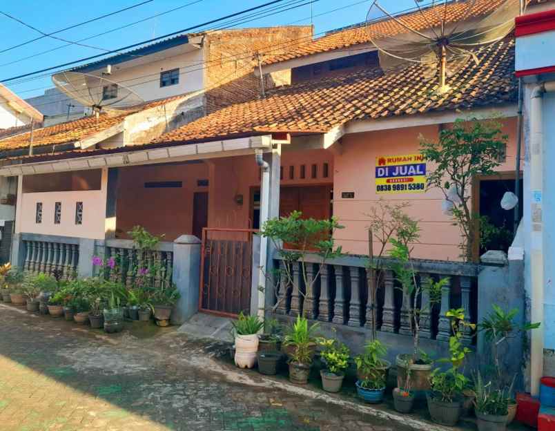 dijual rumah siap huni dua lantai
