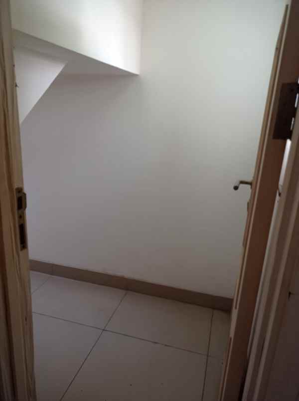 dijual rumah simongan