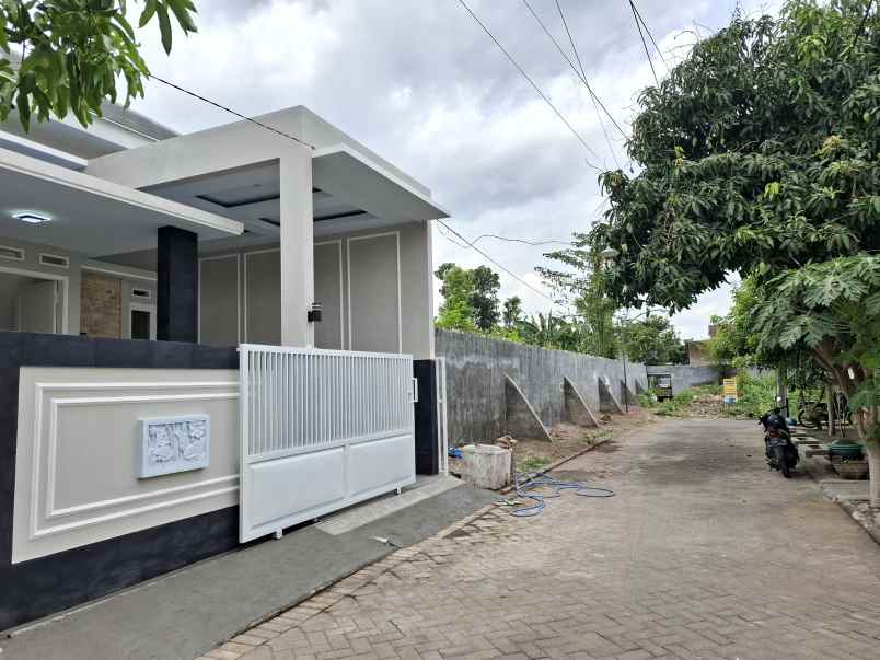 dijual rumah sumbersari