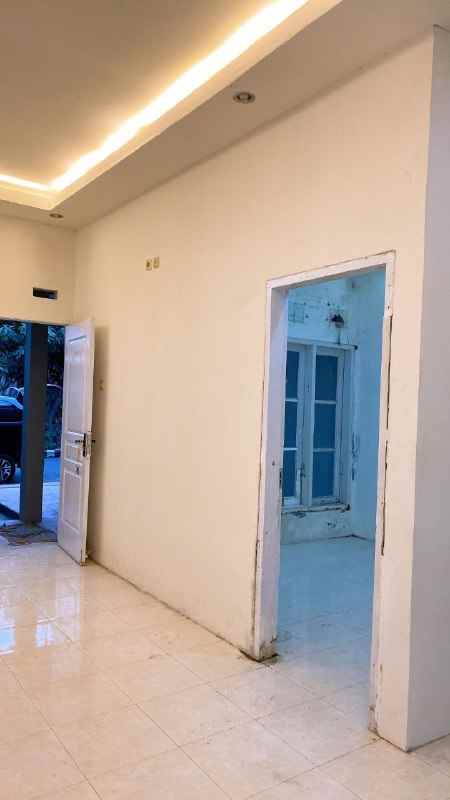 dijual rumah surya residence