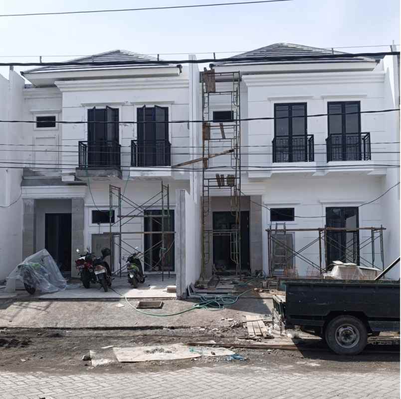 dijual rumah sutorejo