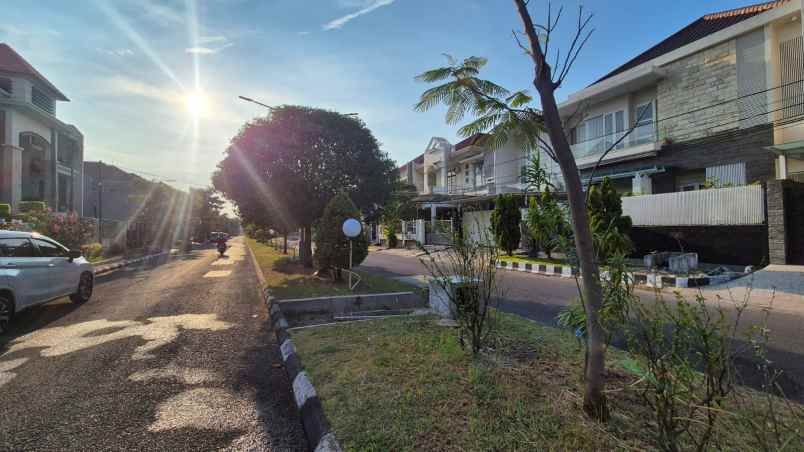 dijual rumah sutorejo