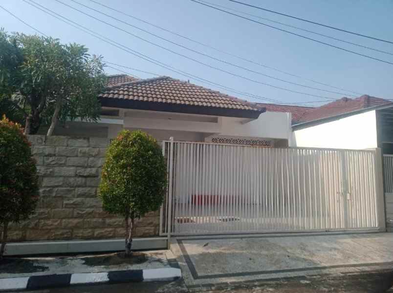 dijual rumah sutorejo prima