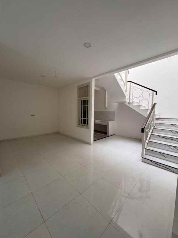 dijual rumah sutorejo prima