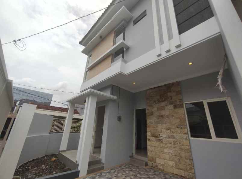 dijual rumah sutorejo timur