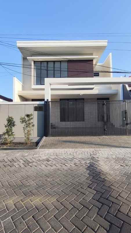 dijual rumah sutorejo utara