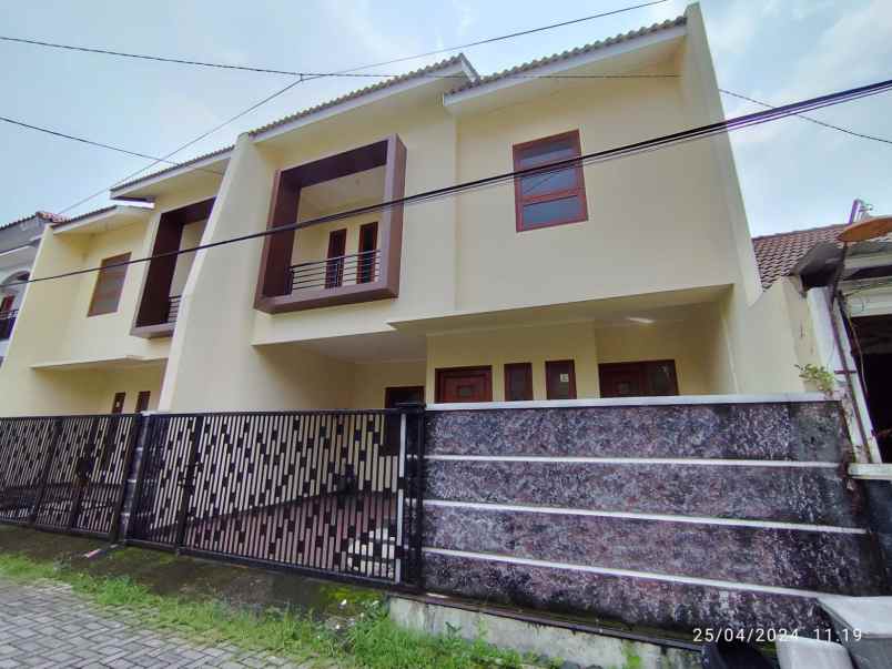 dijual rumah tajem