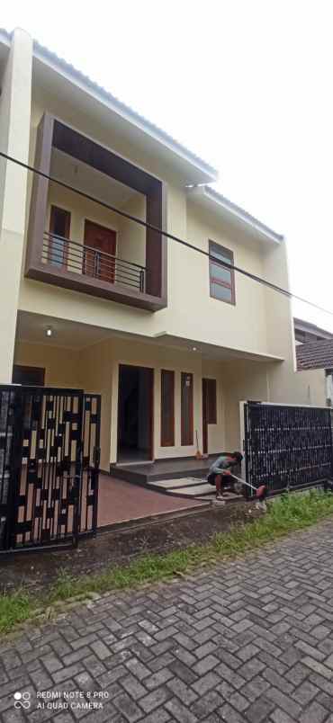 dijual rumah tajem