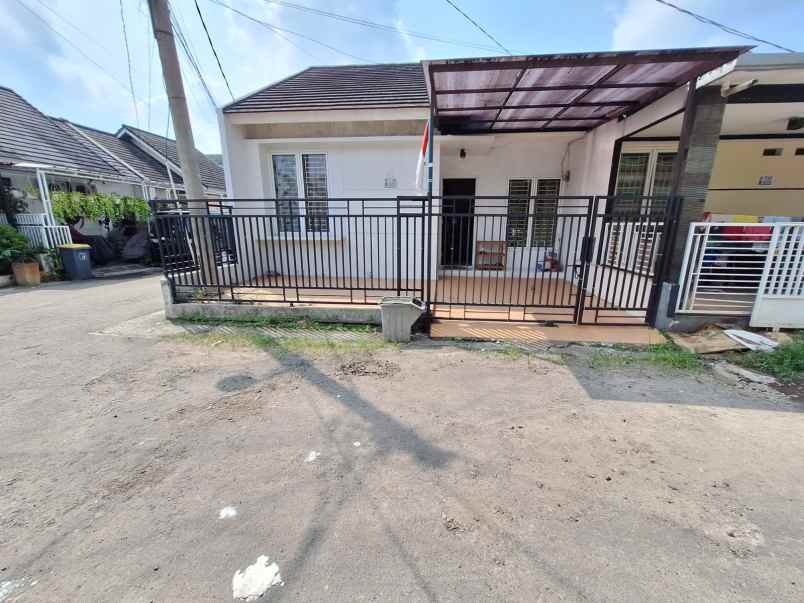 dijual rumah taman anggrek view