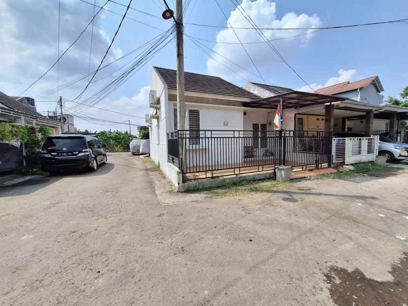 dijual rumah taman anggrek view