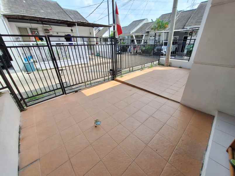 dijual rumah taman anggrek view