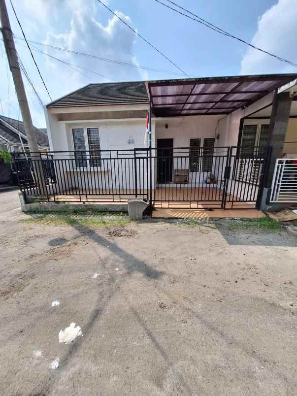 dijual rumah taman anggrek view