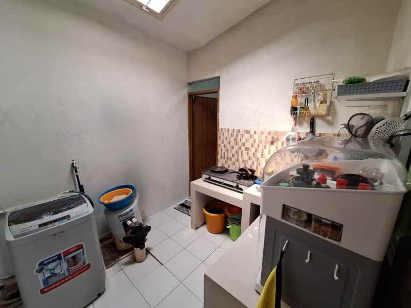 dijual rumah taman anggrek view