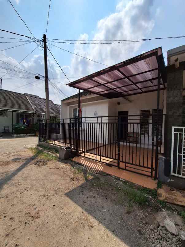 dijual rumah taman anggrek view