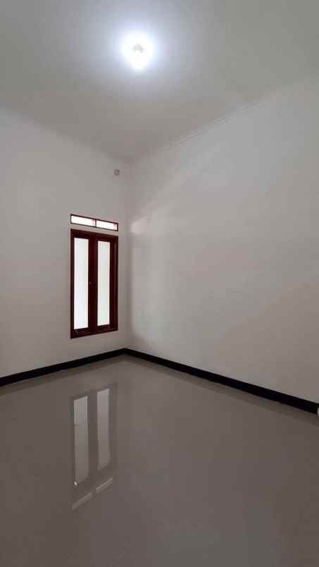 dijual rumah taman harapan baru kota