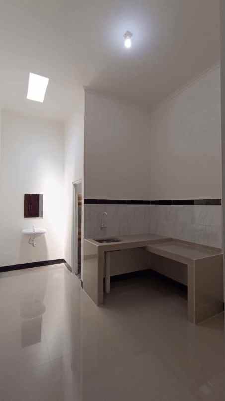 dijual rumah taman harapan baru kota