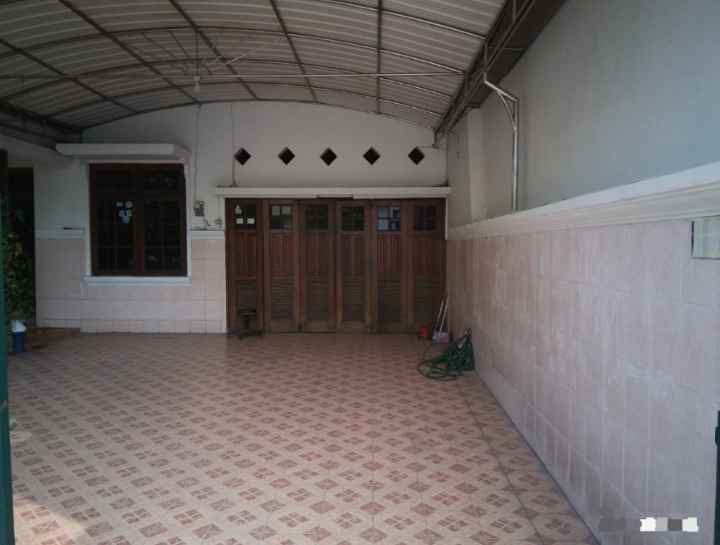 dijual rumah taman pondok indah