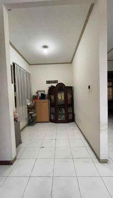 dijual rumah taman pondok indah