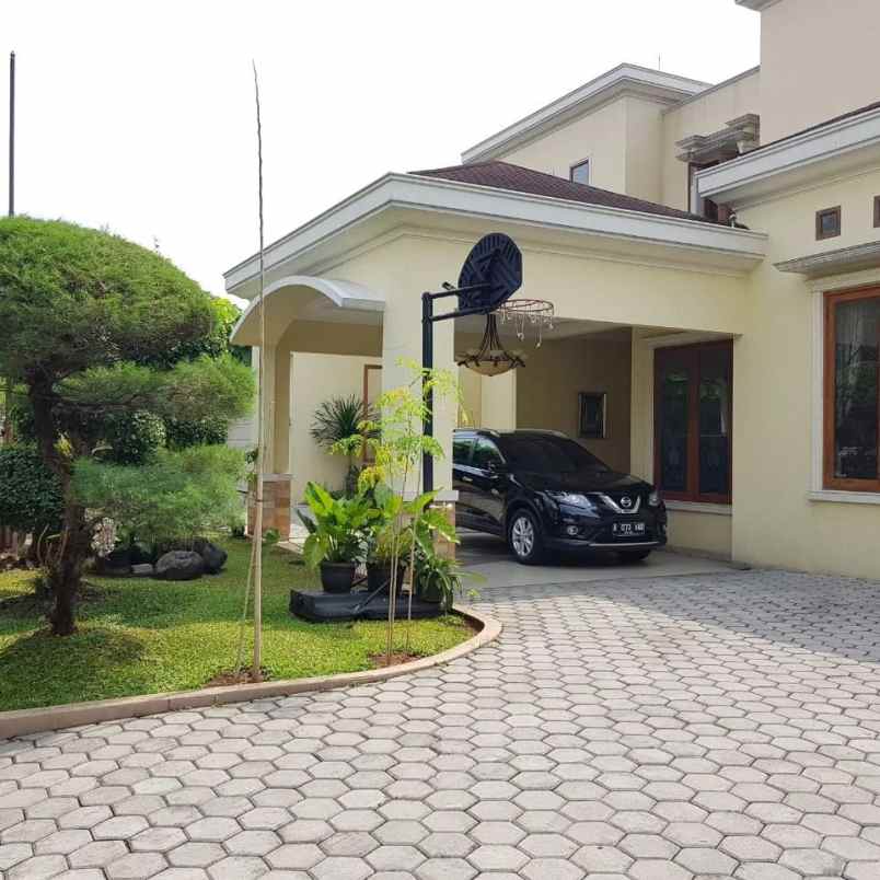 dijual rumah taman radio dalam