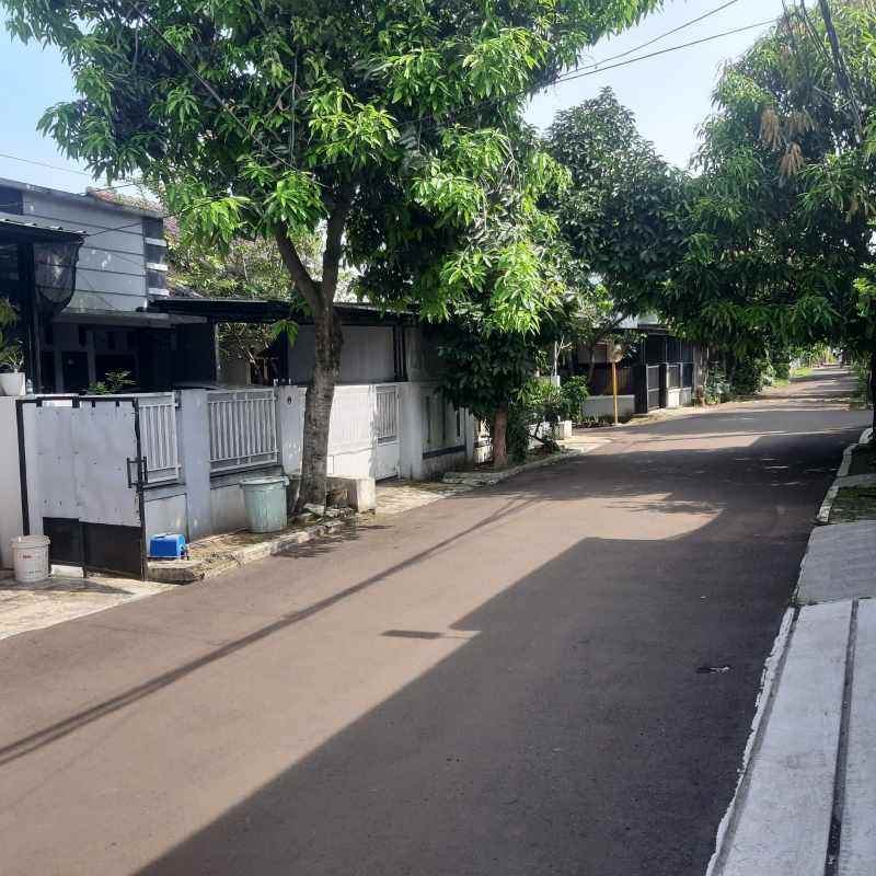 dijual rumah tanah baru depok