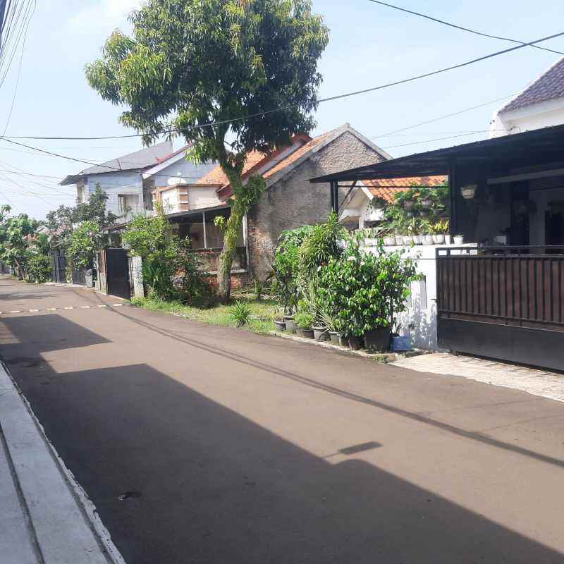 dijual rumah tanah baru depok