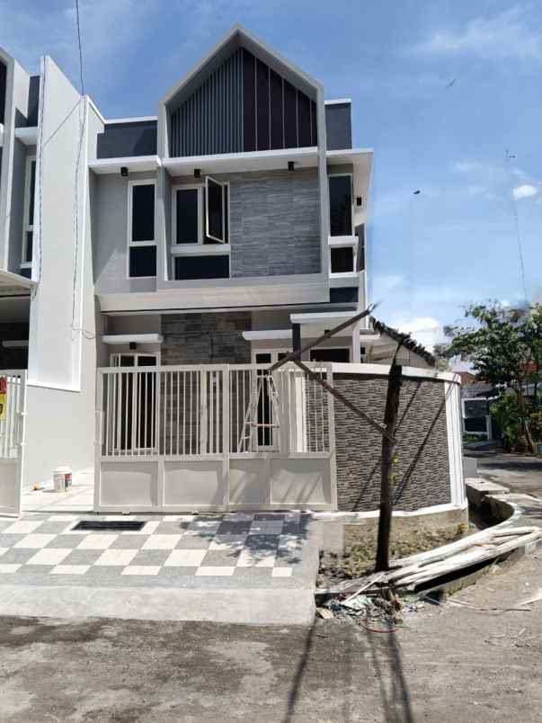 dijual rumah tenggilis surabaya