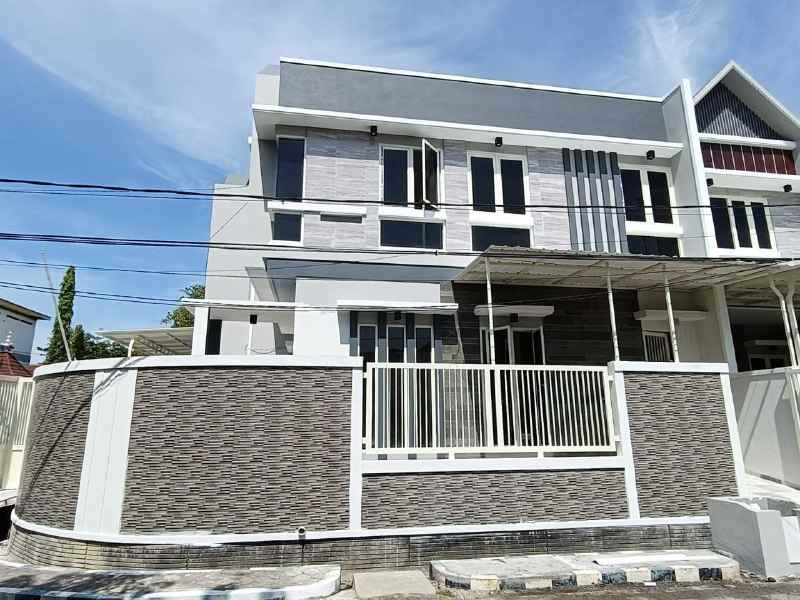 dijual rumah tenggilis surabaya