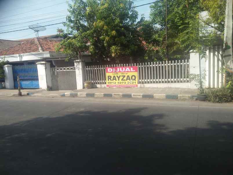 dijual rumah tepi jalan erlangga pasuruan kota jatim