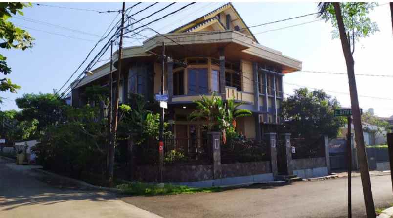 dijual rumah terawat di sukaluyu bandung pusat