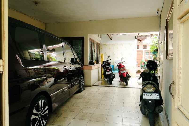 dijual rumah usaha di kawasan cihapit kota bandung