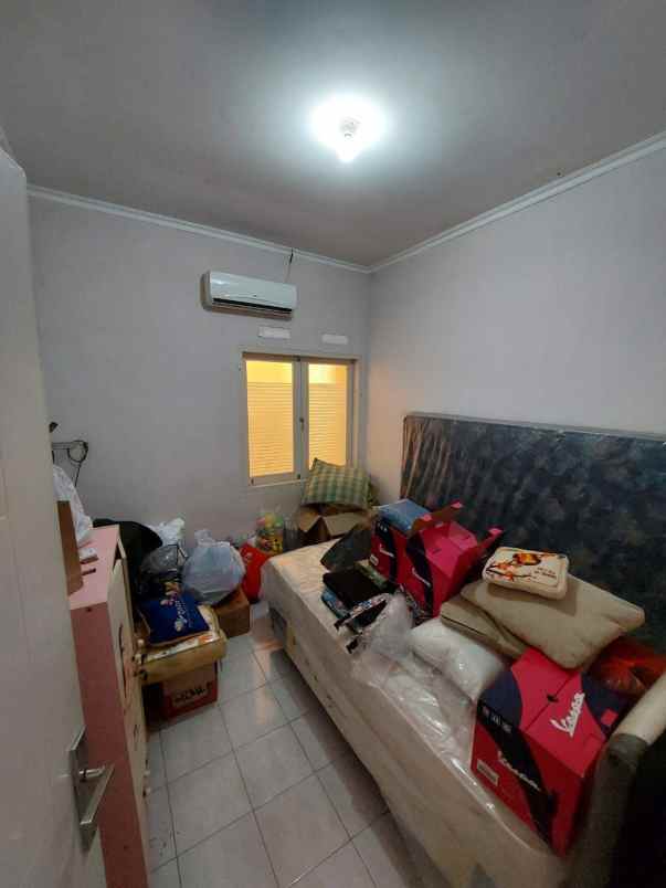 dijual rumah valencia puri surya jaya