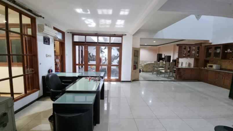 dijual rumah villa bukit mas