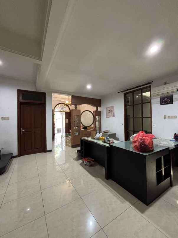 dijual rumah villa bukit mas