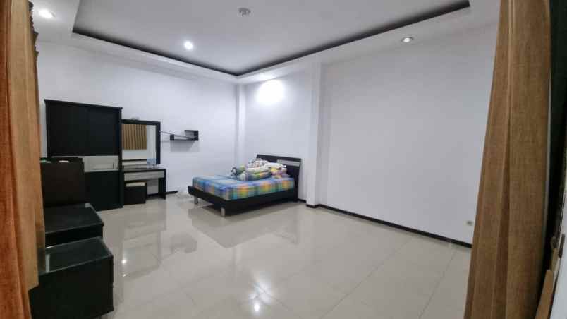 dijual rumah villa bukit mas