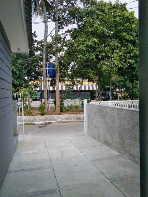 dijual rumah villa dago tol serua