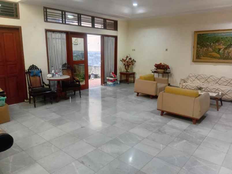 dijual rumah villa gading