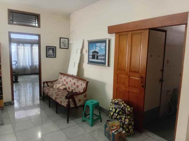 dijual rumah villa gading