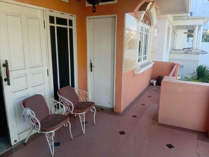 dijual rumah villa gading