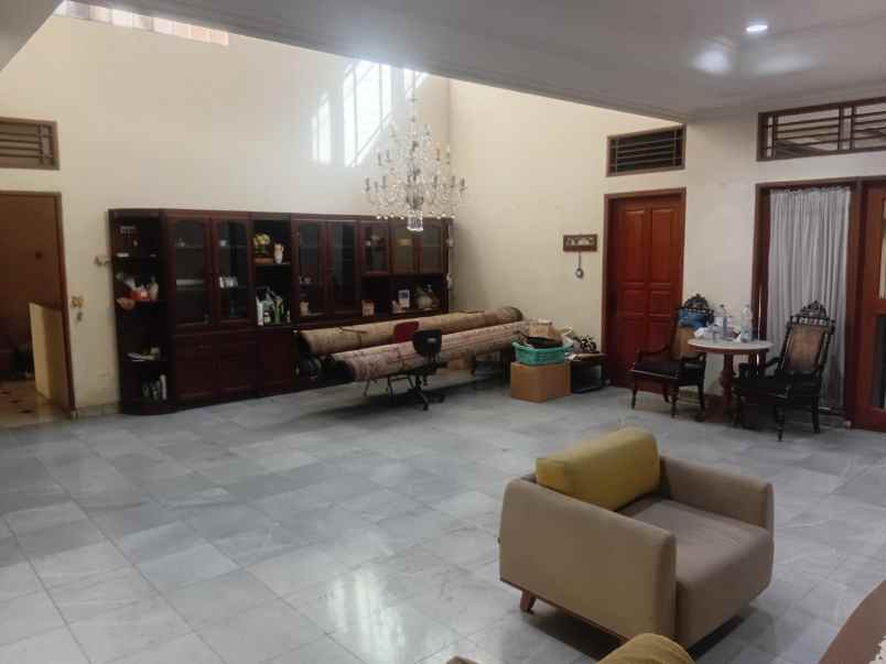 dijual rumah villa gading