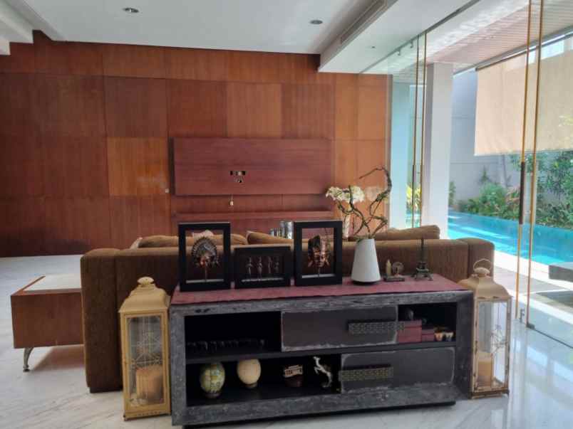 dijual rumah villa westwood