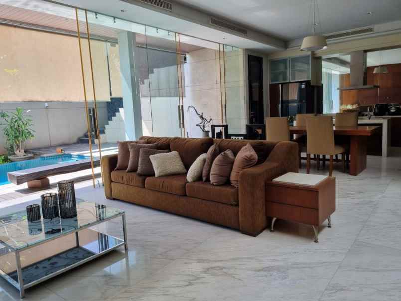 dijual rumah villa westwood