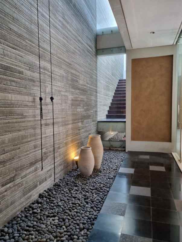 dijual rumah villa westwood