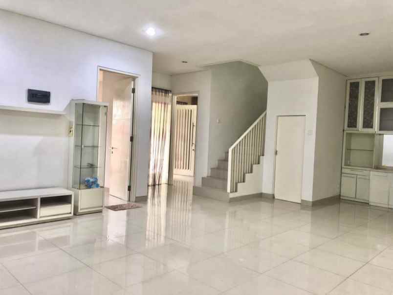 dijual rumah wisata bukit mas