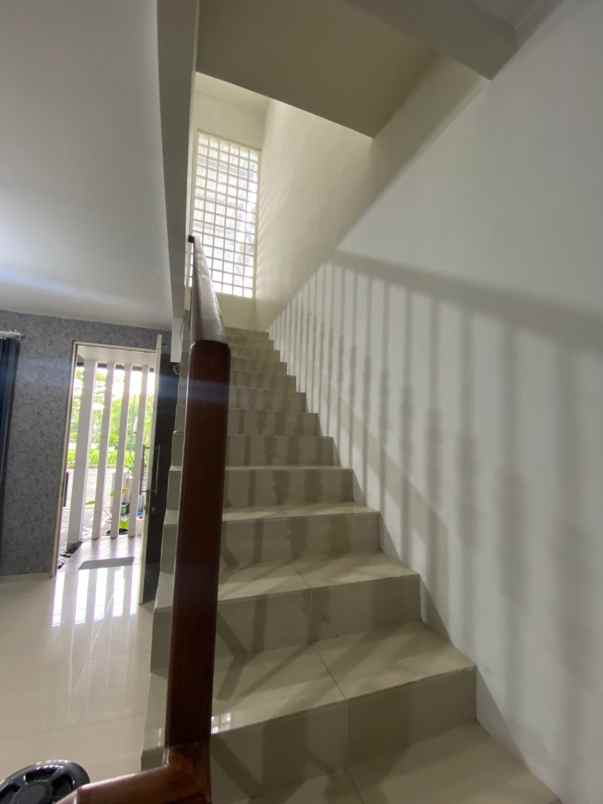 dijual rumah wisata regency