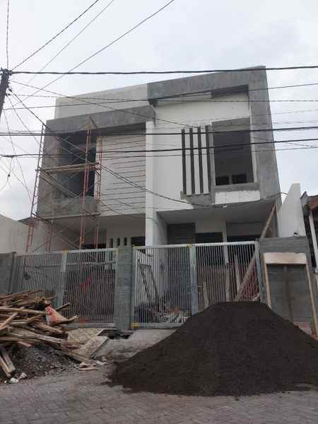 dijual rumah wisma mukri