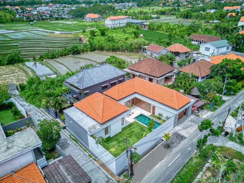 dijual villa baru lantai 2 lokasi canggu