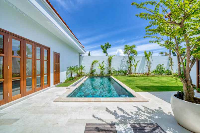 dijual villa baru lantai 2 lokasi canggu