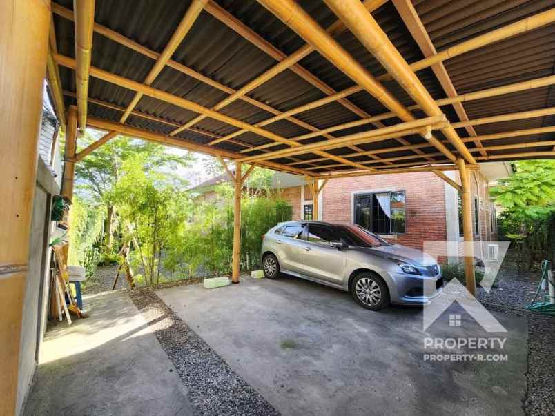 dijual villa jalan batur sari