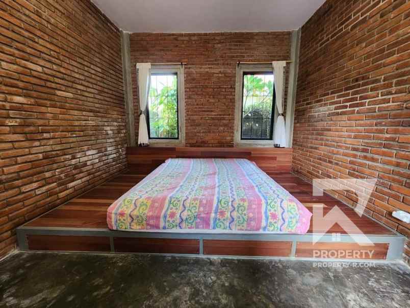 dijual villa jalan batur sari