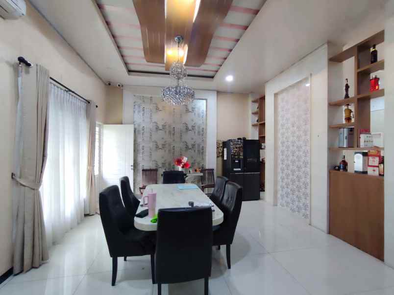 dijual villa komplek cemara kuta jalan